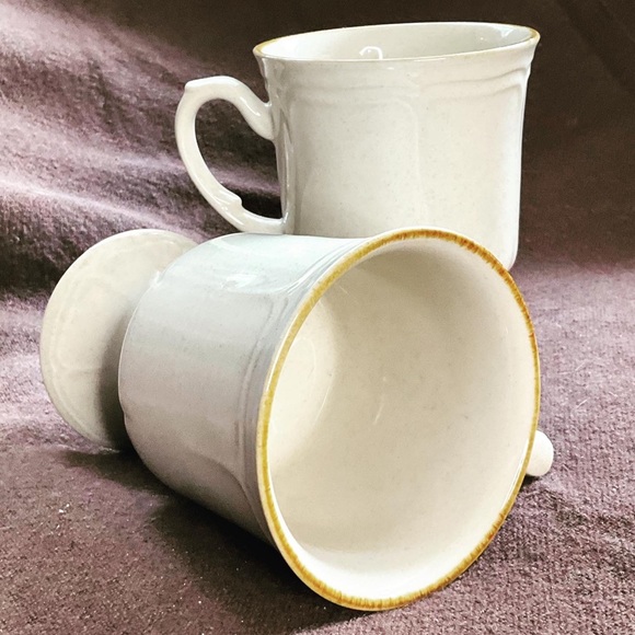 Set of two vintage footed coffee mugs - Picture 1 of 4